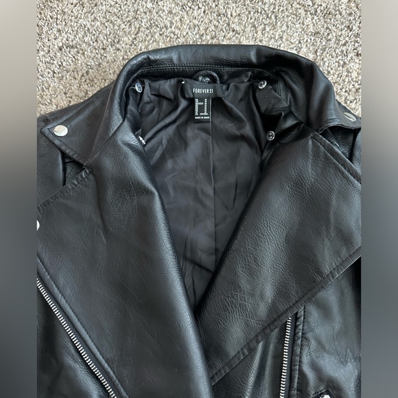 Leather jacket. - Picture 2 of 5